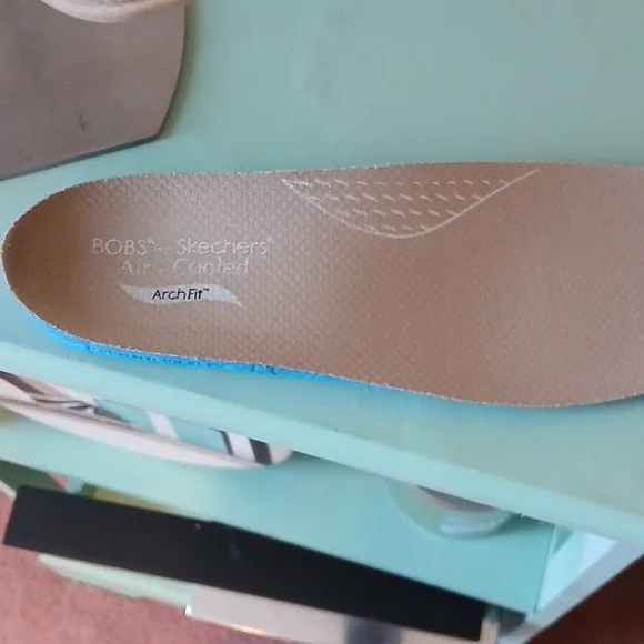 Bob's Skechers Air-cooled Arch Fit Size 8 1/2 - Picture 3 of 11